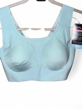 Bali Cool Comfort Wireless Bra in Light Blue Size 
S NWT